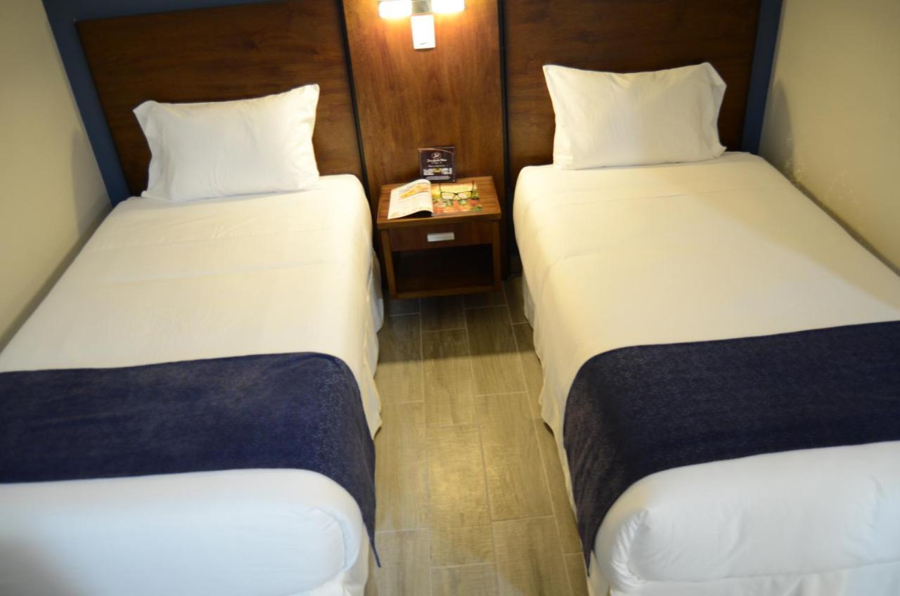 Hotel San Agustin Plaza Latacunga Eksteriør billede